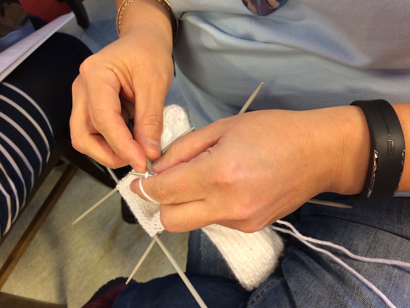 Kädet 3 taskuneuloosissa