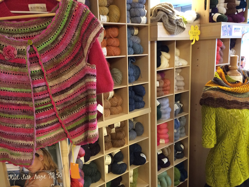 Tilat taskuneuloosissa